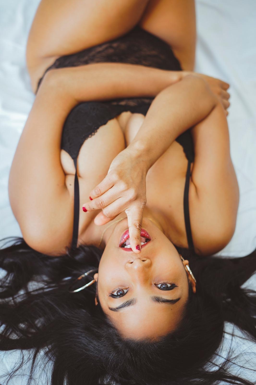 VIP-Massage Frankfurt - Masseurin Naty-NEU : Alter: 25, Haarfarbe - Braun | foto - 3